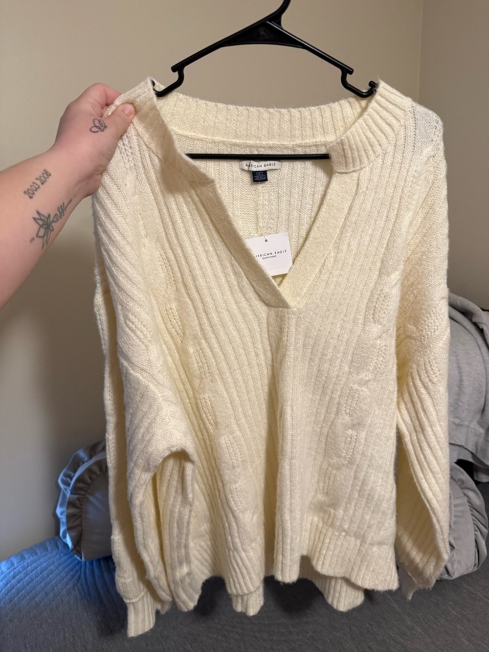 American Eagle Outfitters Ivory Ribbed Cable V-Neck Sweater